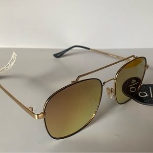 Quay Australia Sunglasses TO BE SEEN 111 Gold/Pink Mirror